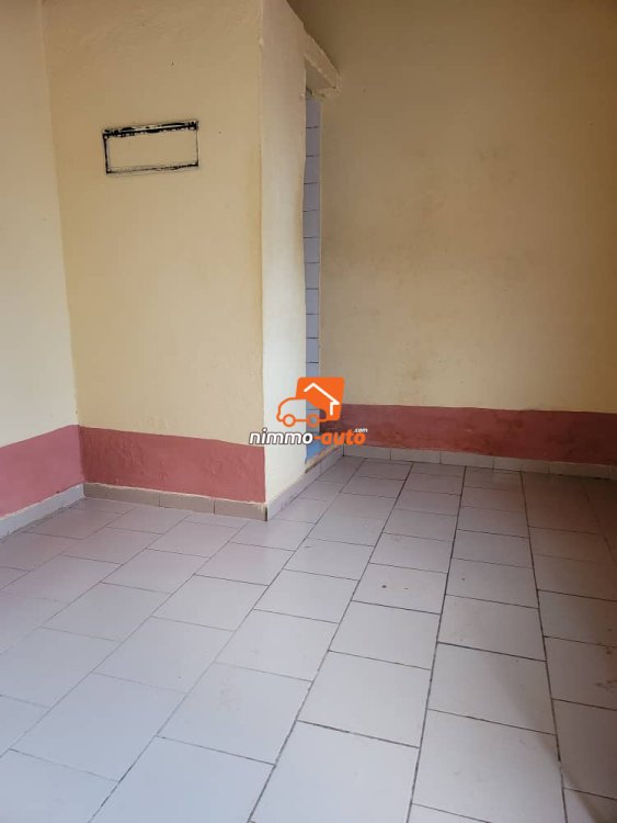 Chambre moderne sans cuisine à louer à Efoulan Club France