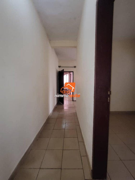 Appartement moderne à louer à Efoulan