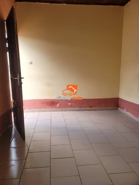 Chambre moderne sans cuisine à louer à Efoulan Club France