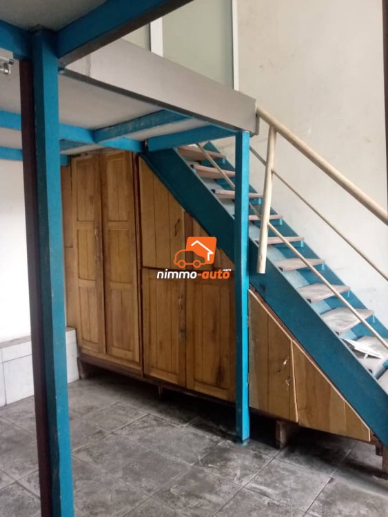 Bureau à louer à 200m des feux rouges Bessengué