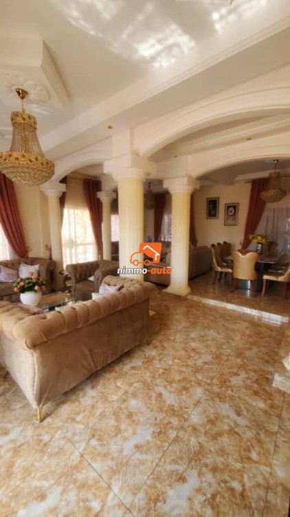 Duplex très haut standing à louer à Awae escalier