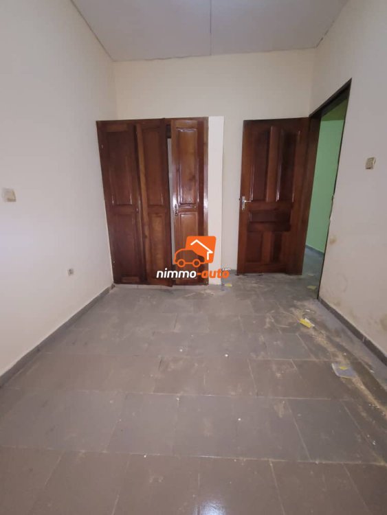 Studio moderne à louer à Shell Nsimeyong