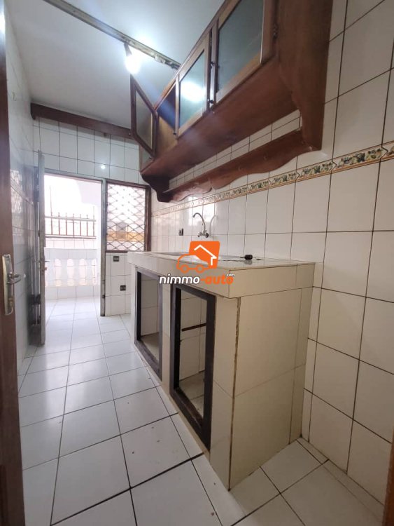 Incroyable appartement moderne à louer à Nsimeyong terre rouge