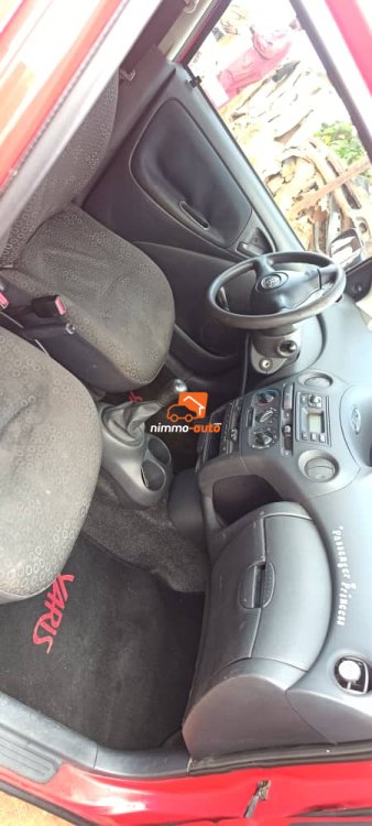 Toyota yaris , juste 2 semaines au pays