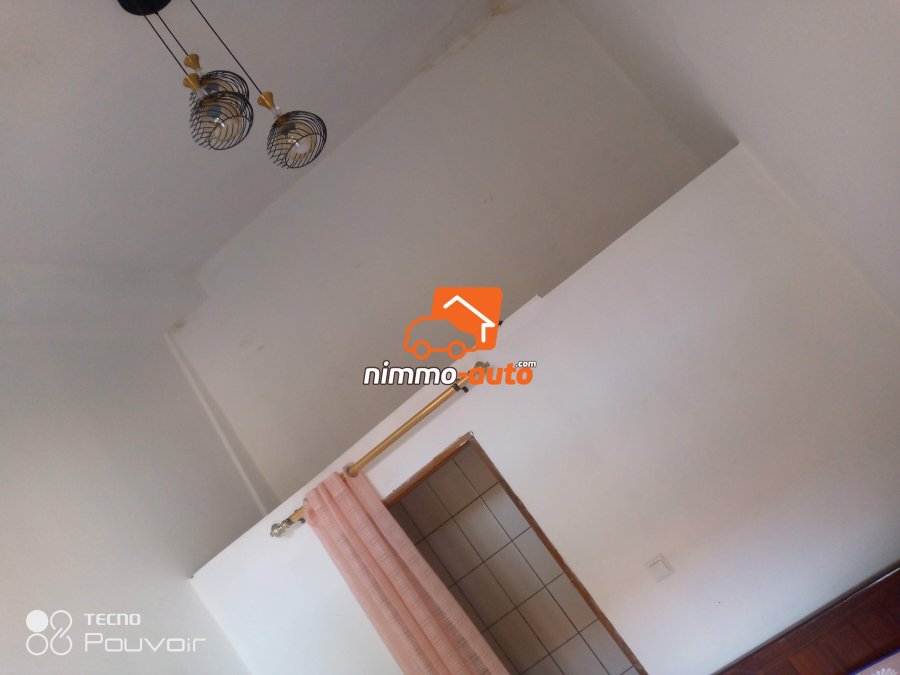 Chambre meublée à louer à Efoulan