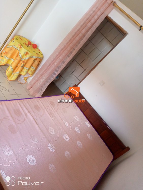Chambre meublée à louer à Efoulan
