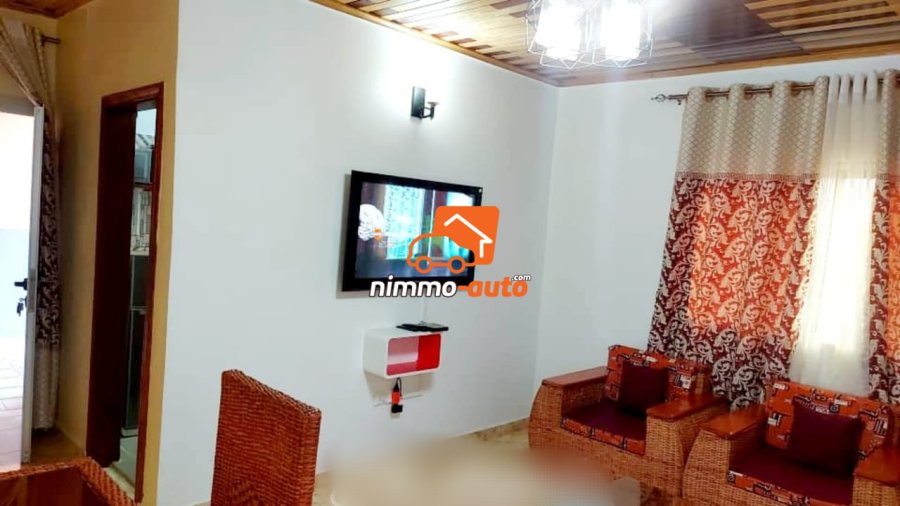 Studio meublé à louer à Ydé Biyem assi