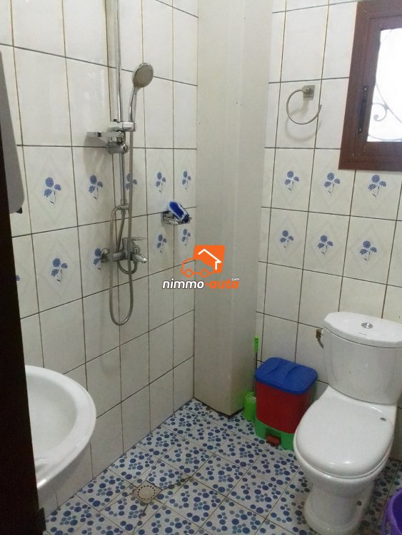 Vaste studio meublé à louer à Ngousso