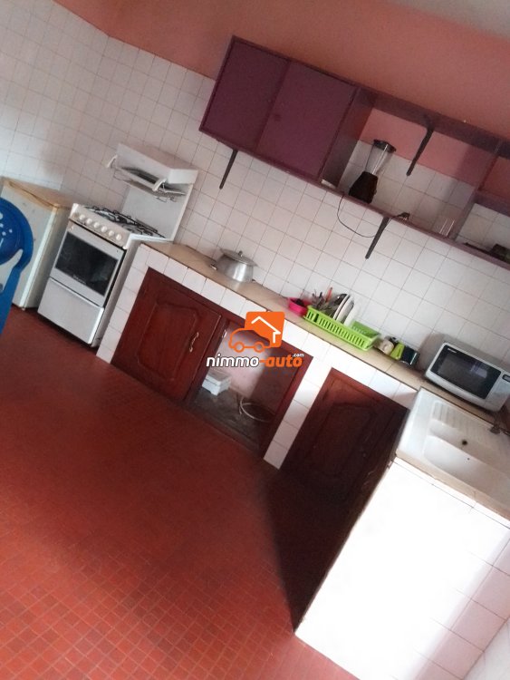 Très vaste studio meublé à louer à Nkolbisson