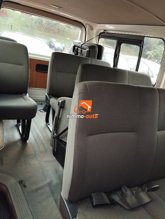 Hiace climatisée 19 places à louer à Yaoundé