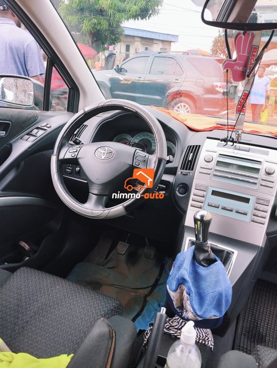 Corolla verso 7places à louer