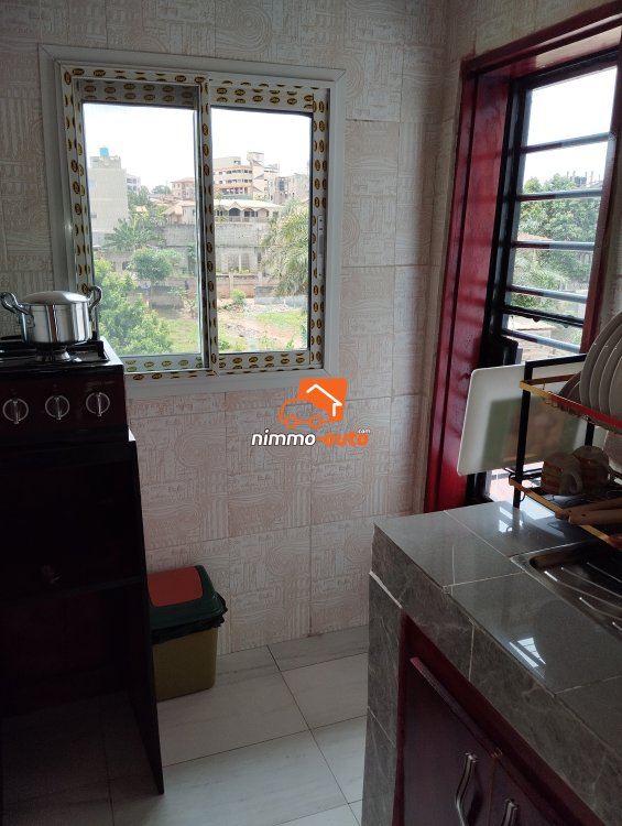 Jolie chambre meublée à louer à Odza auberge bleue