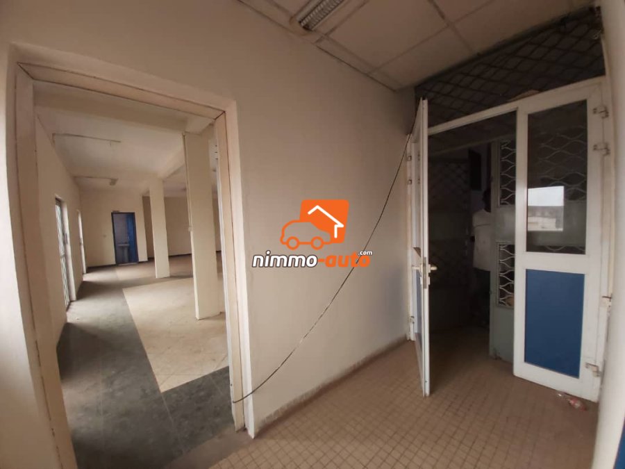 Très Grand Bureau Haut Standing de 200m² au Centre-Ville