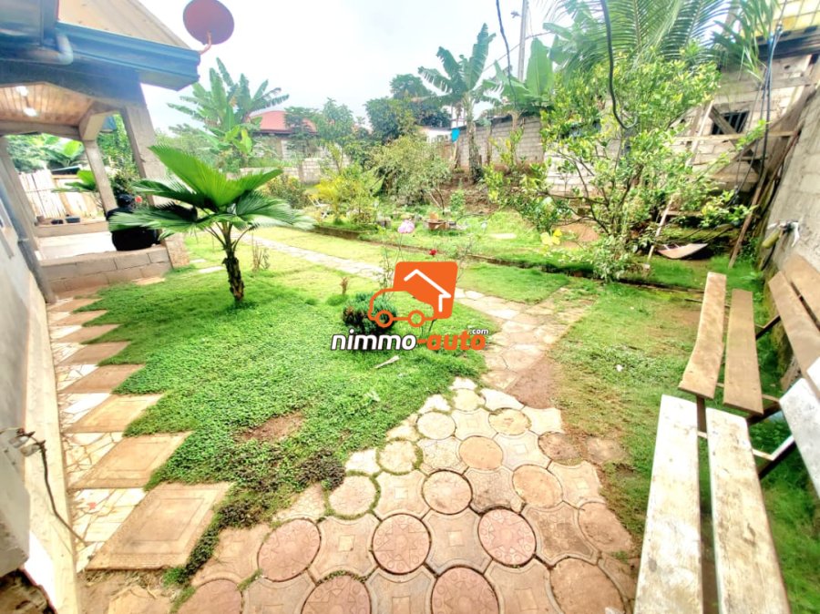 Villa à vendre au quartier Nkolfoulou