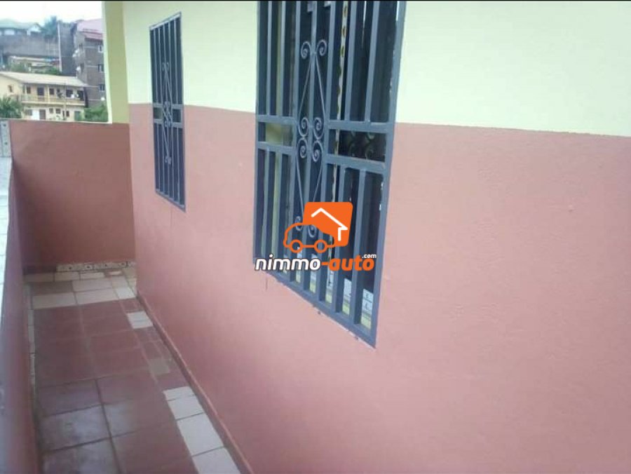 Studio à louer à supérette biyem assi