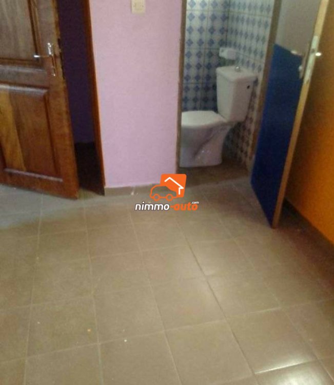 Studio à louer à Logbaba