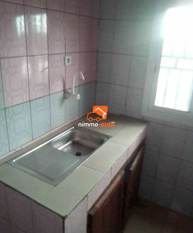 Studio à louer à Bonaberi