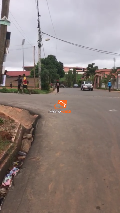 Terrain a vendre  a la nouvelle route omnisports