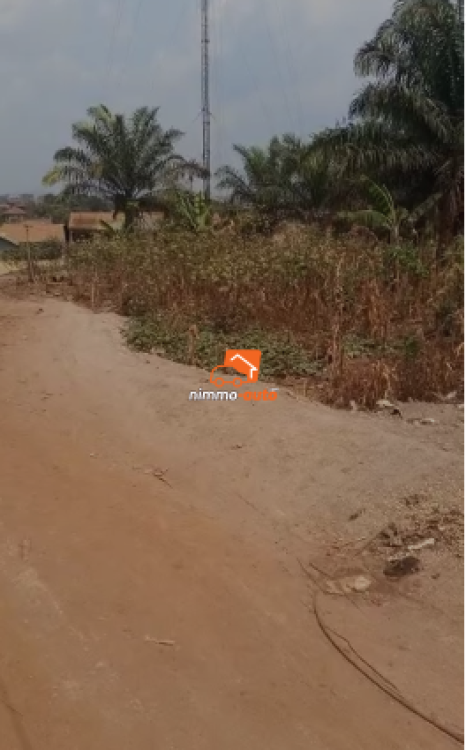 Terrain commercial à vendre à Mimboman