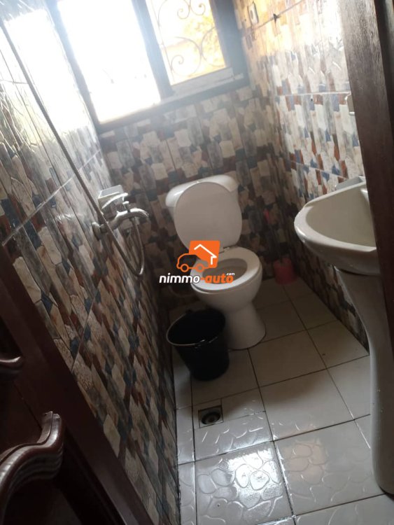 Studio meublé moins cher à louer à Efoulan