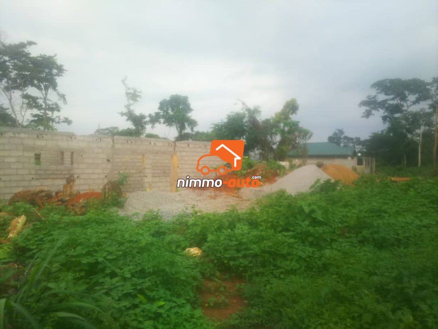 Terrain à vendre à SOA derrière l'église catholique