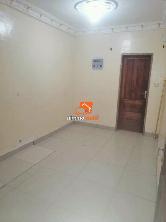 Studio moderne à louer à Entrée Simbock