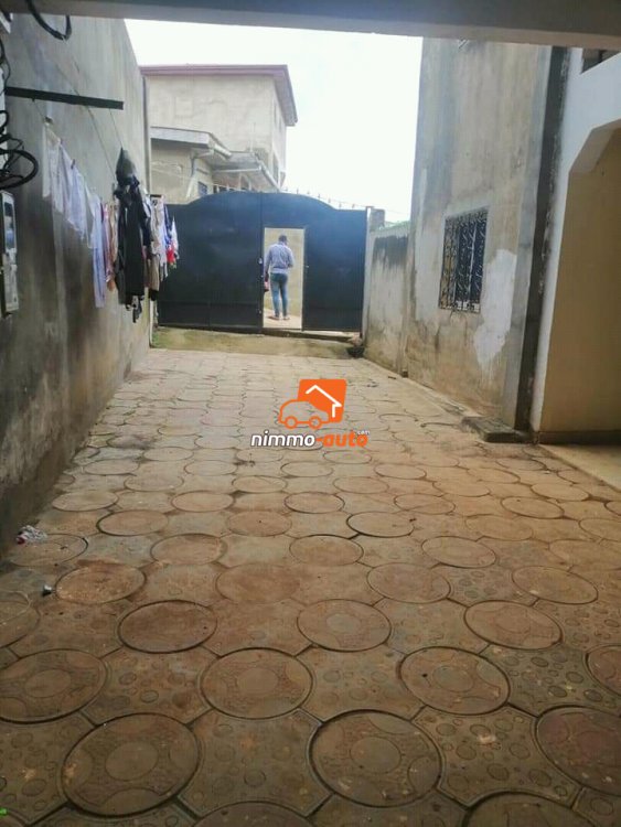 Studio moderne à louer à Entrée Simbock