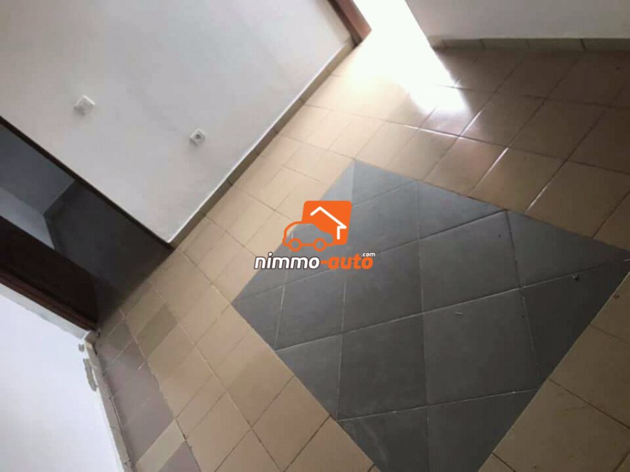 Studio moderne à Odza