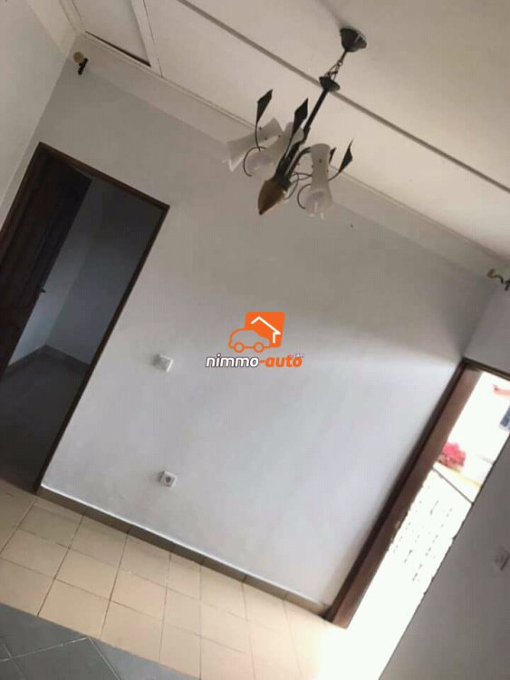 Studio moderne à Odza