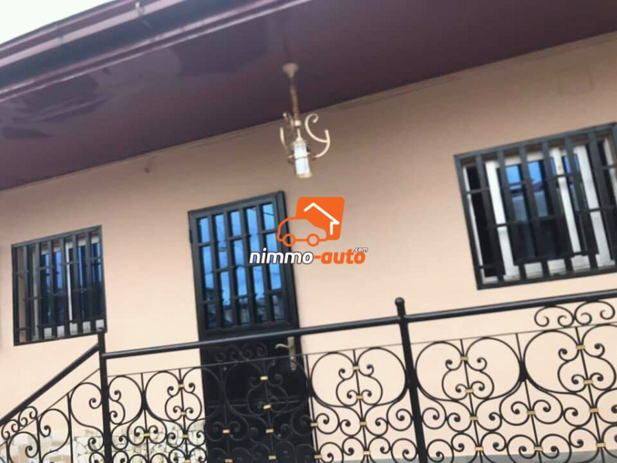 Studio moderne à Odza