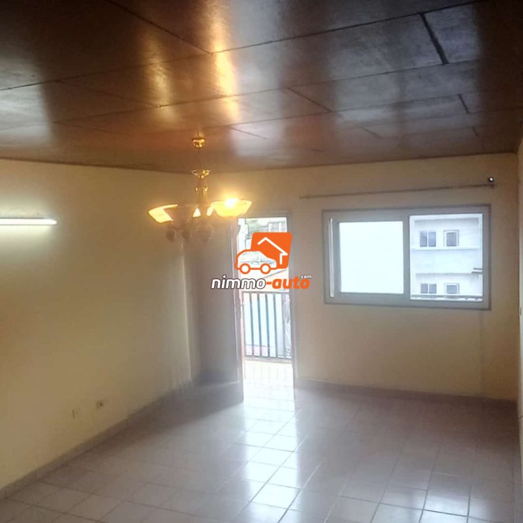 Appartement à louer à Bastos