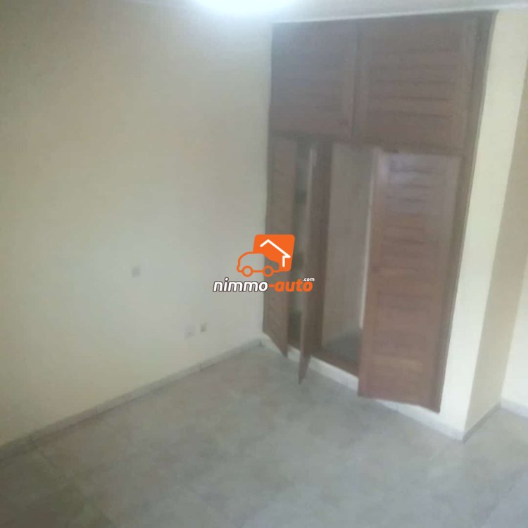 Appartement à louer à Bastos