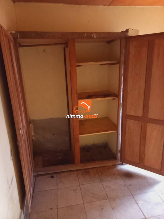 Chambre à louer à Nkoulou après awae escalier