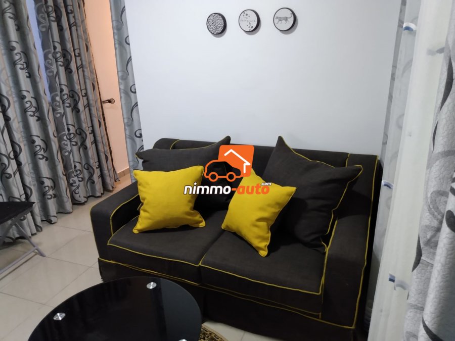 Studio meublé à louer à Douala (cité des palmiers)