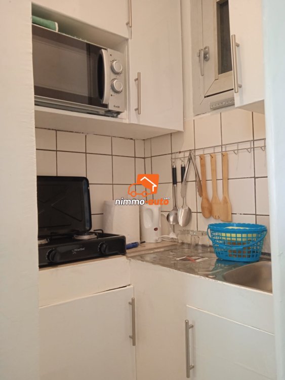 Studio meublé à louer à Douala (cité des palmiers)