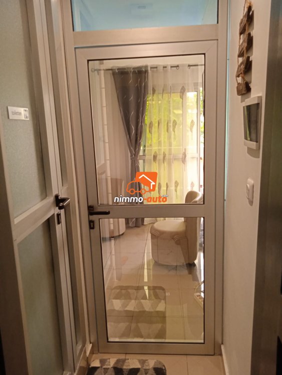 Studio meublé à louer à Douala (cité des palmiers)