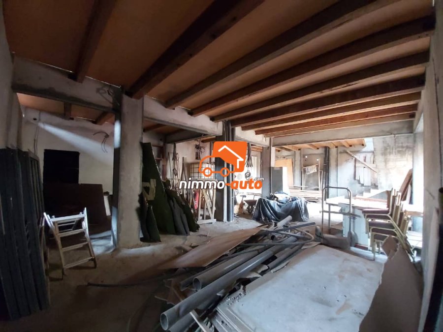 Très Grand Espace Commercial de type BANQUE à louer à Biyem-Assi