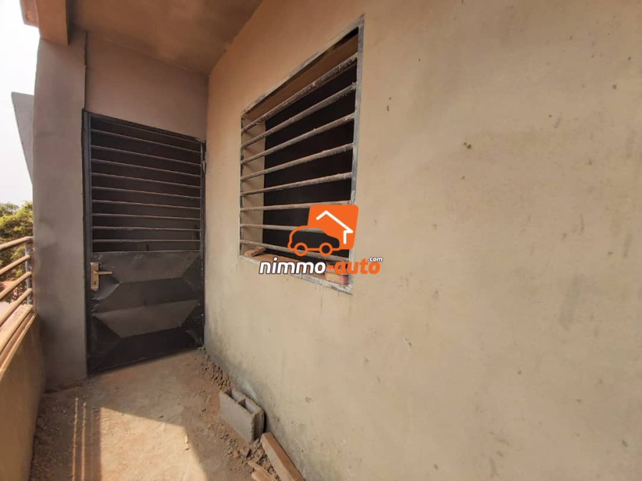 Appartement et Studio Moderne à Biyem-Assi en Route