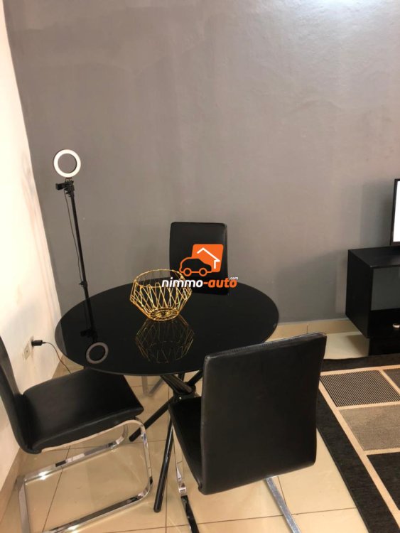 Studio meublé à louer à Biyem assi