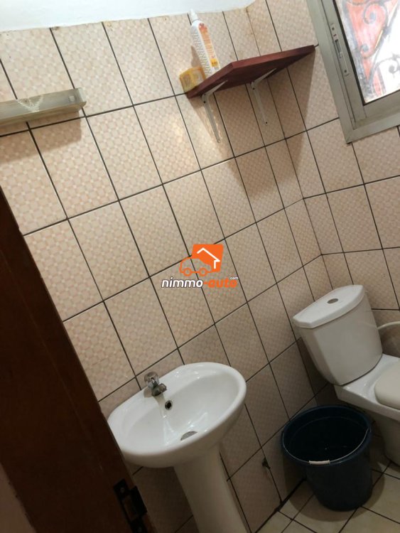 Studio meublé à louer à Biyem assi