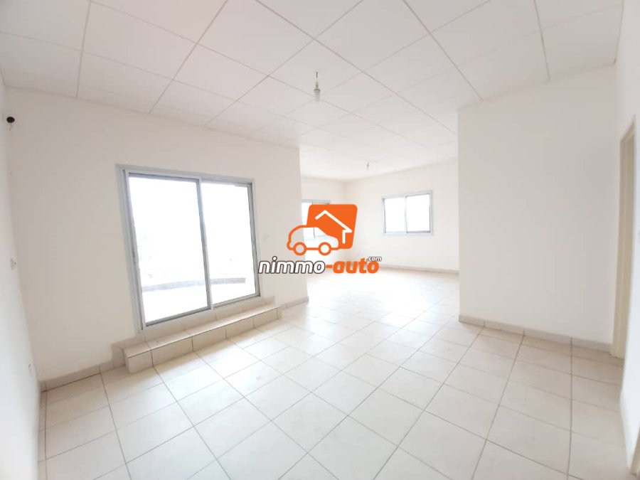 Appartement Haut Standing avec Groupe à Odza