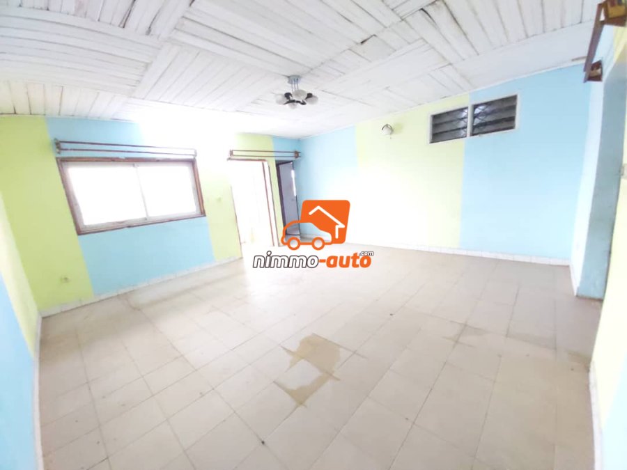 Grand Appartement Moderne en Bureau ou Habitation