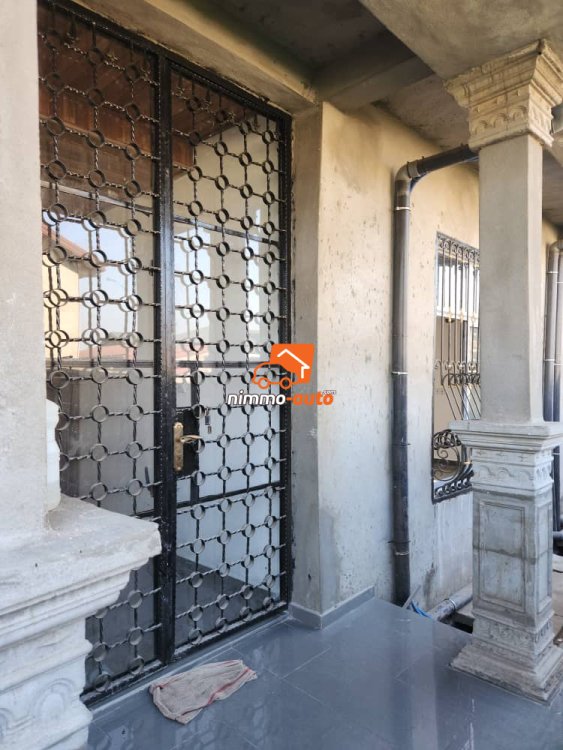 IMMEUBLE R+1 A VENDRE A BOMONO