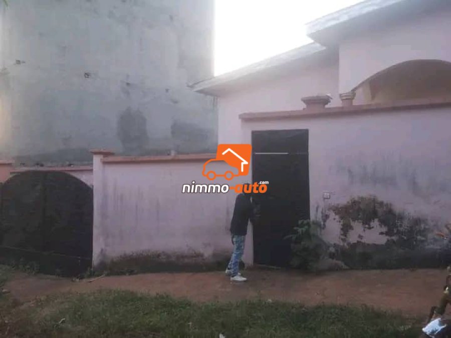 Villa à vendre à Mbankolo