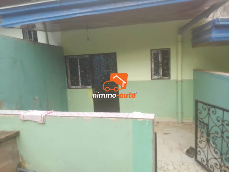 Studio à louer à Bastos