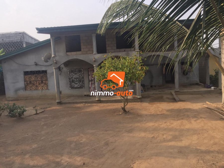 Duplex en finition à vendre à Japoma