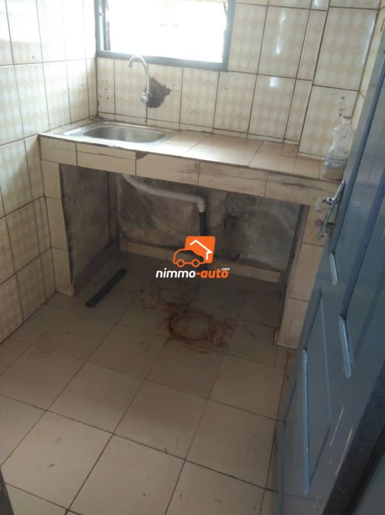 Studio à louer à Biyemassi (Superette)