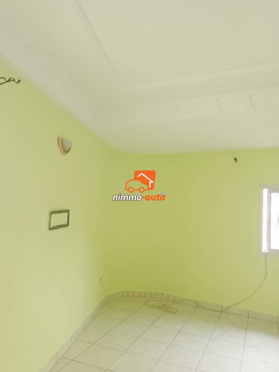 Studio extra moderne à louer à Simbock