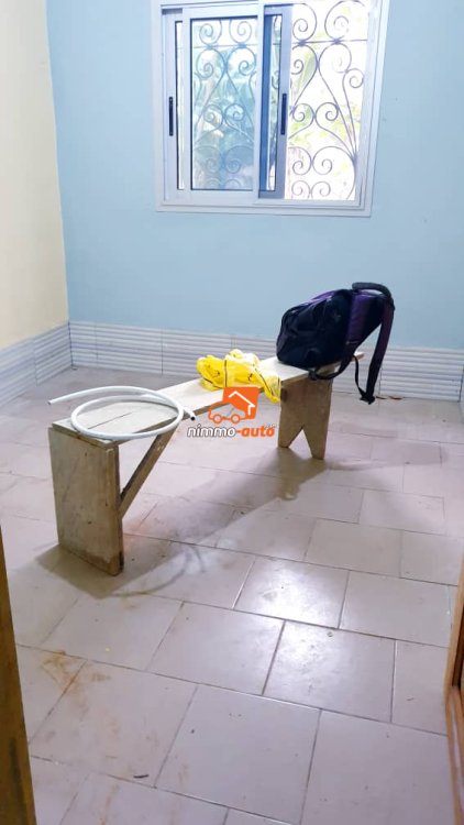 Studio moderne à Victor Hugo Shell Nsimeyong