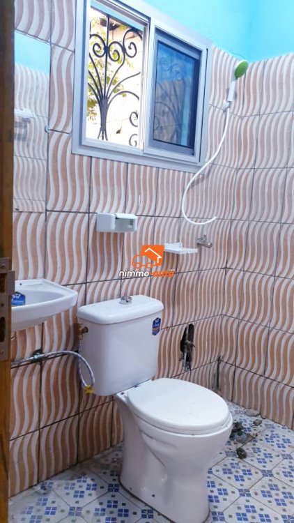 Studio moderne à Victor Hugo Shell Nsimeyong